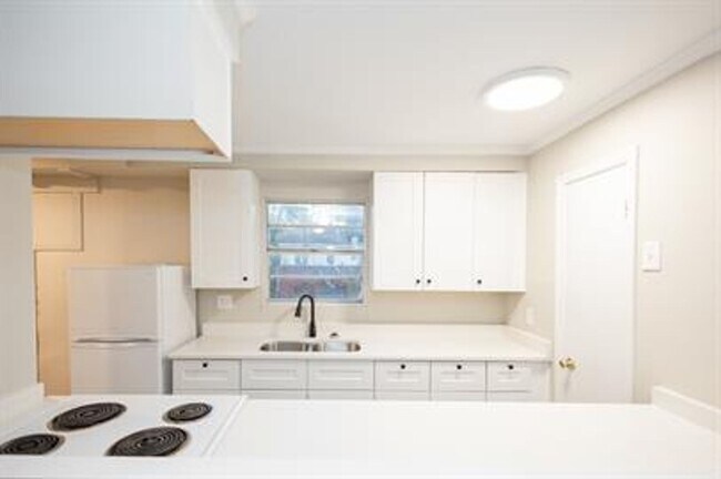 Building Photo - 1347 Bailey Ave