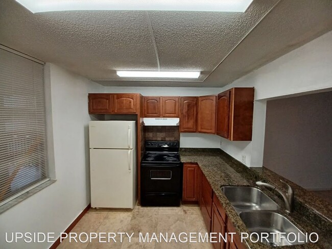 Building Photo - 2820 Somerset Dr