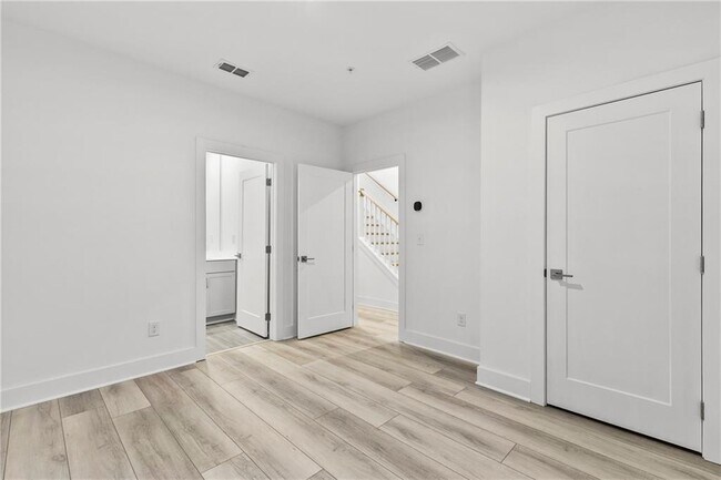 Building Photo - 517 Motivation Cir NW