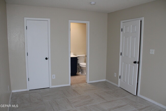 Building Photo - 11668 Diana Lynn Ct