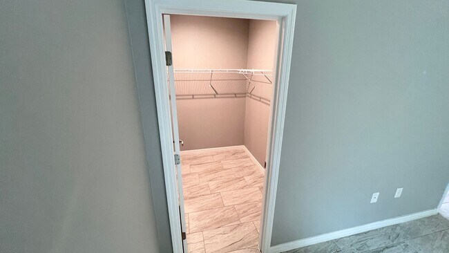 Building Photo - GORGEOUS Bedroom, 2 Bathroom Home in Palm ...