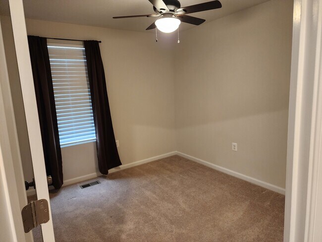 Building Photo - 183 Presidents Pointe Ave