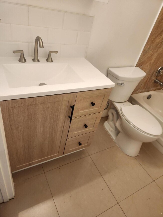 Building Photo - 5231 Pine Abbey Dr S