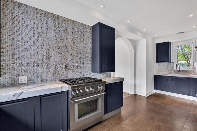 Building Photo - 113 NE 101st St