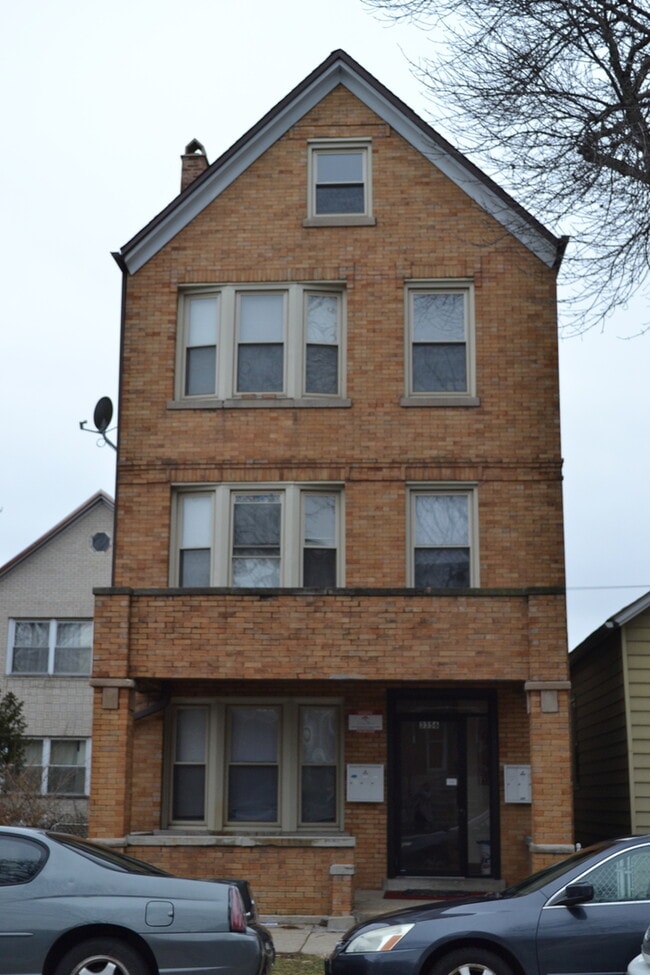 Primary Photo - 3356 S Emerald Ave