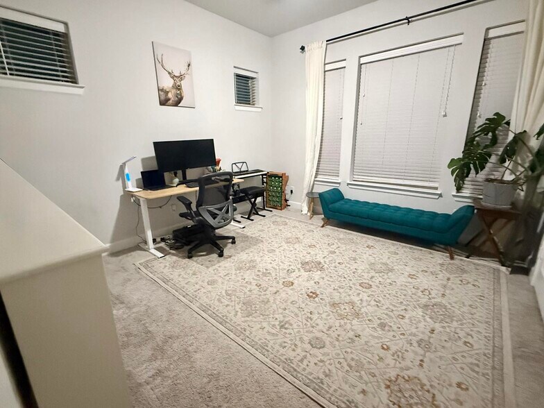 Building Photo - 1803 Desert Willow Way