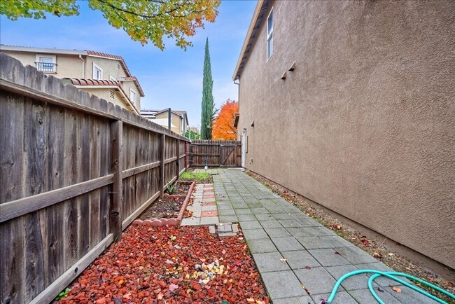 Building Photo - 3621 el Dala Ln