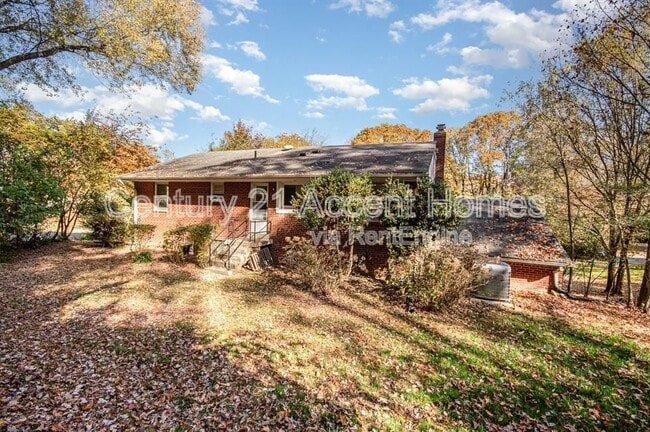 Building Photo - 5852 Lowell Ave