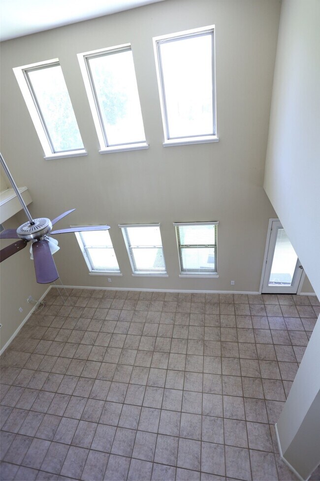 Building Photo - 3327 Summerwood Ln