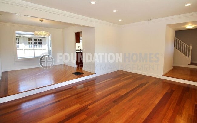 Building Photo - 373 San Luis Way