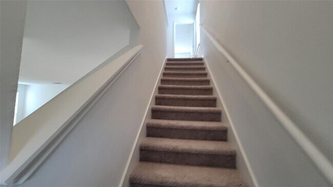 Building Photo - 217 Redonda Dr