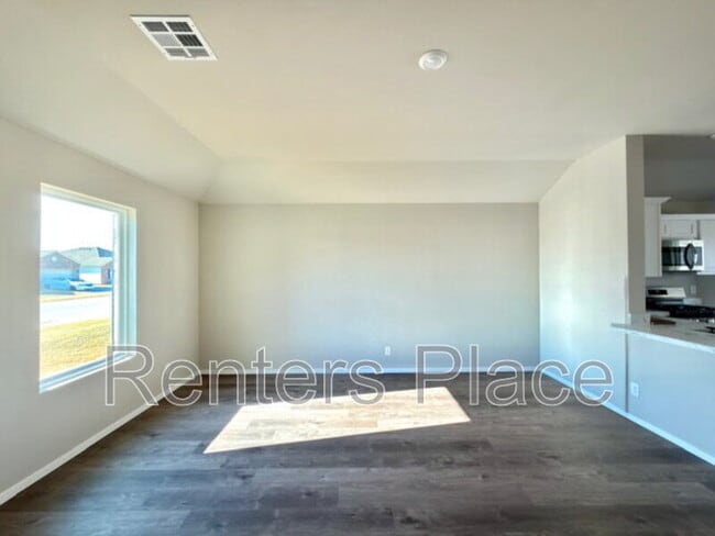 Building Photo - 1006 W Lawton Rd