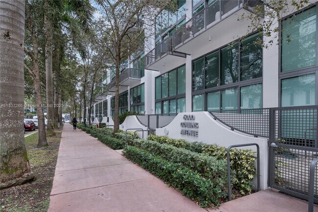 Building Photo - 6000 Collins Ave