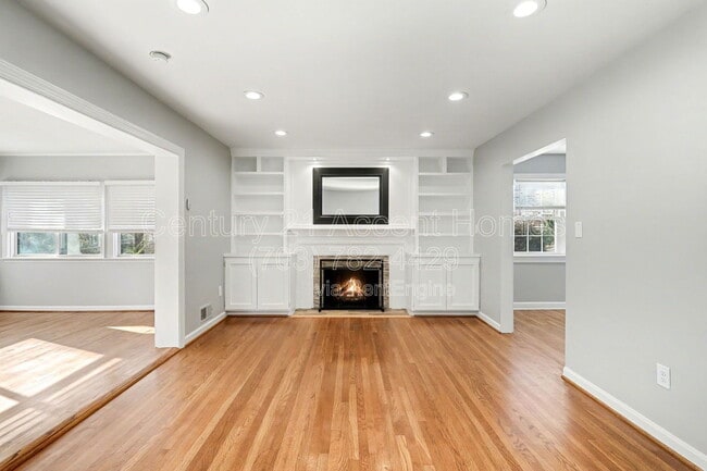 Building Photo - 3107 Valley Ln