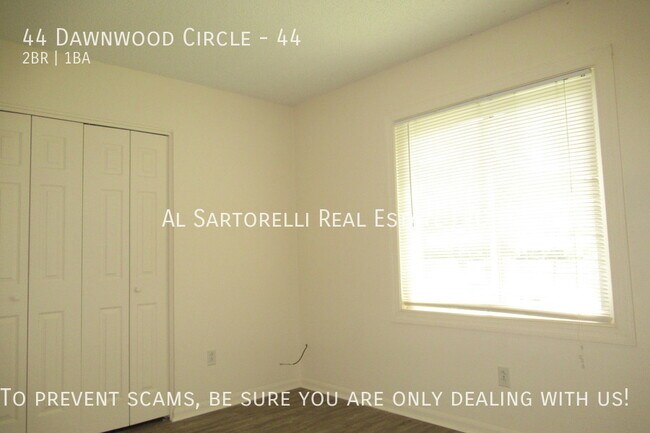 Building Photo - Pet Friendly Condo close to town and ready...