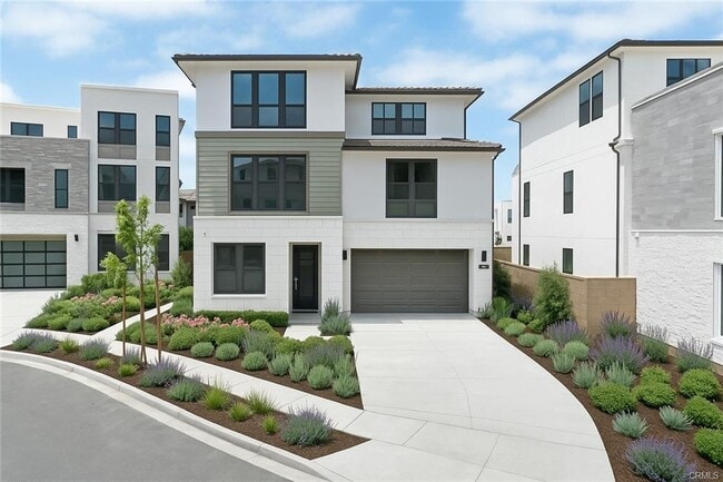 Building Photo - 217 Stage