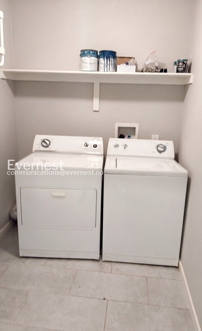 Building Photo - 3-Bed/2-Bath Home/ Pet Friendly/Available Now!