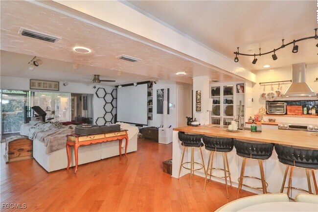 Building Photo - 3666 Princeton St