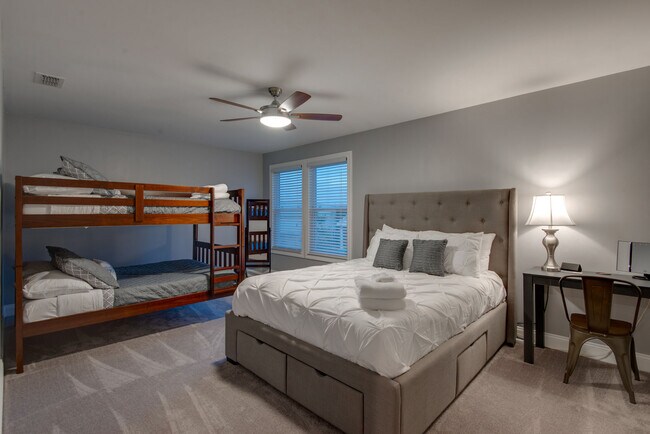 2nd Large Bedroom - 410 E Trinity Ln