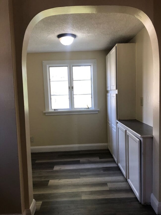 Building Photo - 2 Bedroom West Toledo