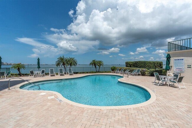 Building Photo - 4830 Osprey Dr S