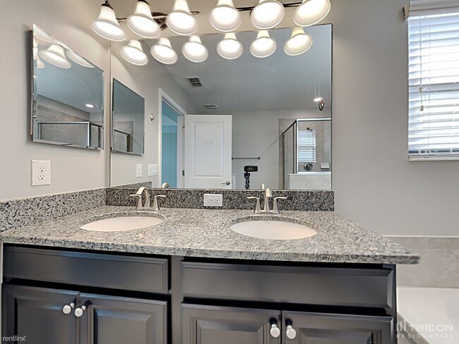 Building Photo - 1817 Hawks View Dr