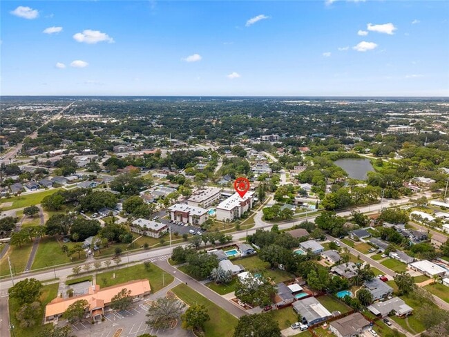 Building Photo - 209 NE Lincoln Cir N