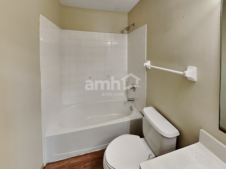 Building Photo - 1833 Kathiwade Dr