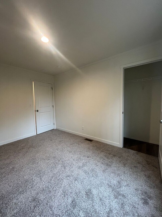 Building Photo - 3-Bedroom 2-Bathroom Home built in 2025