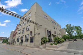 Building Photo - Woolen Mills Lofts