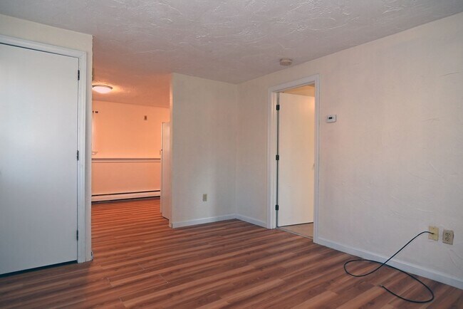 Building Photo - 12 Sunnyside Ave