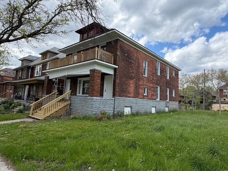 Building Photo - 3284 Northwestern St