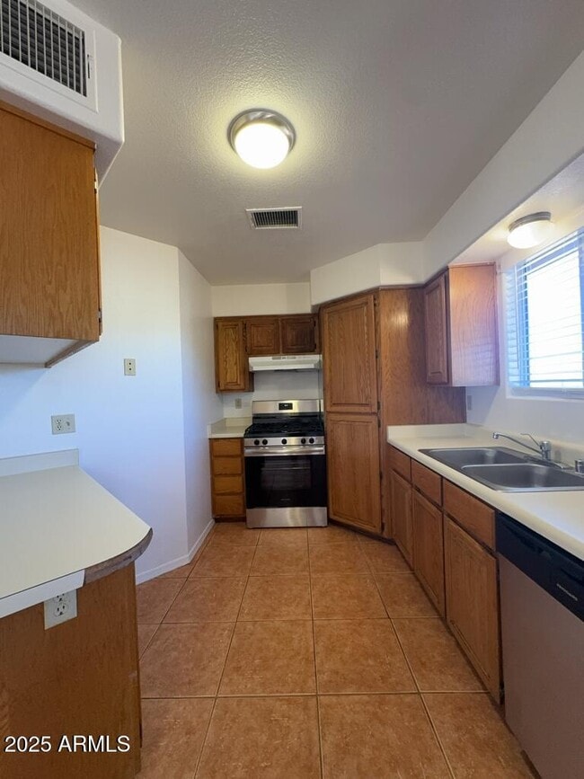 Building Photo - 4865 E Kensington St