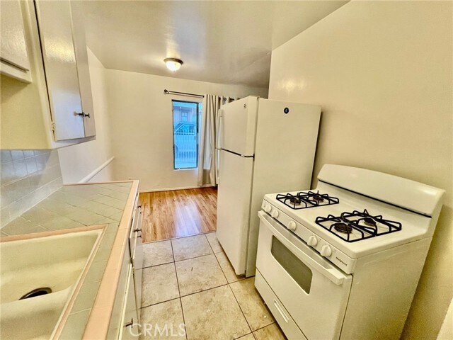 Building Photo - 1433 N Bronson Ave