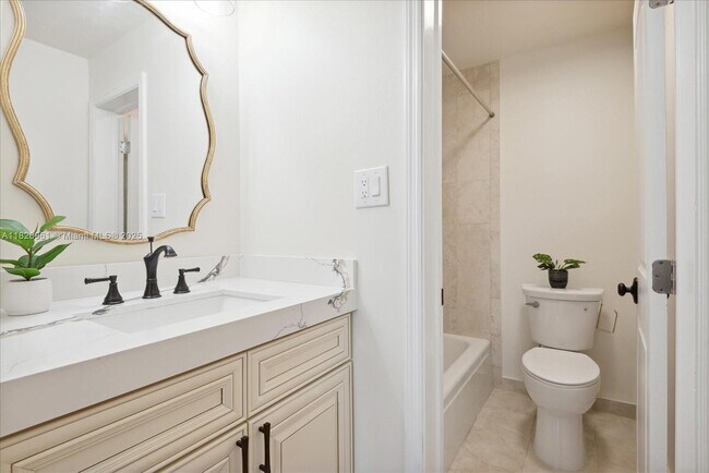 Building Photo - 6505 Bay Club Dr