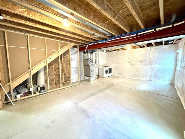 Building Photo - Beautiful 4 Bed 2.5 Bath with 2 Car Garage Home with Fenced Backyard in High Point at DIA!