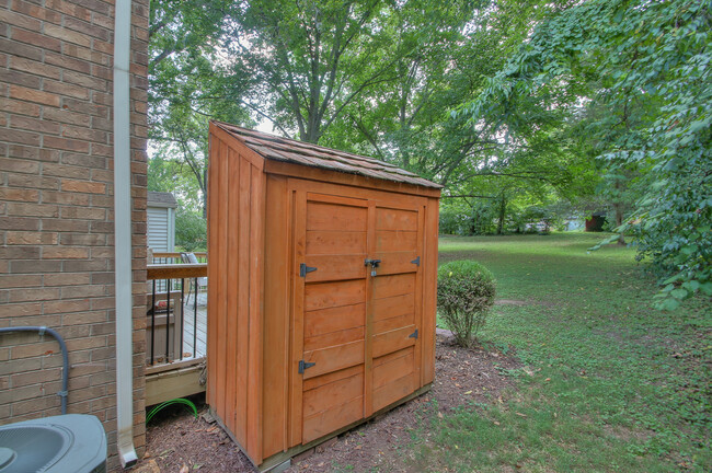 Building Photo - 3321 Lealand Ln