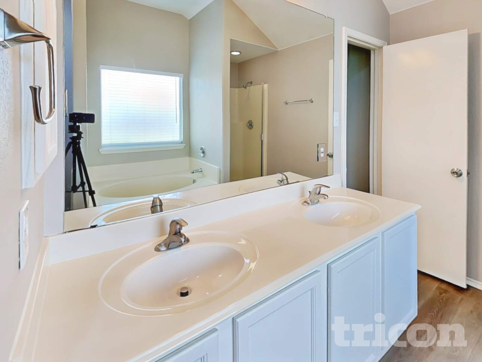 Building Photo - 6701 Fairglen Dr