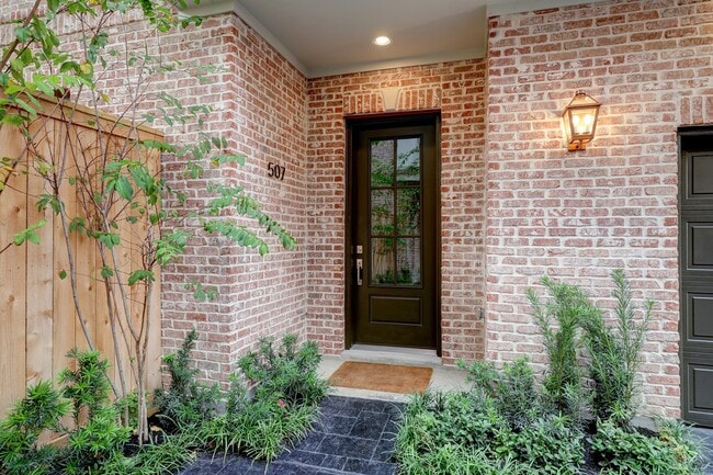 Building Photo - 505 Reinicke St