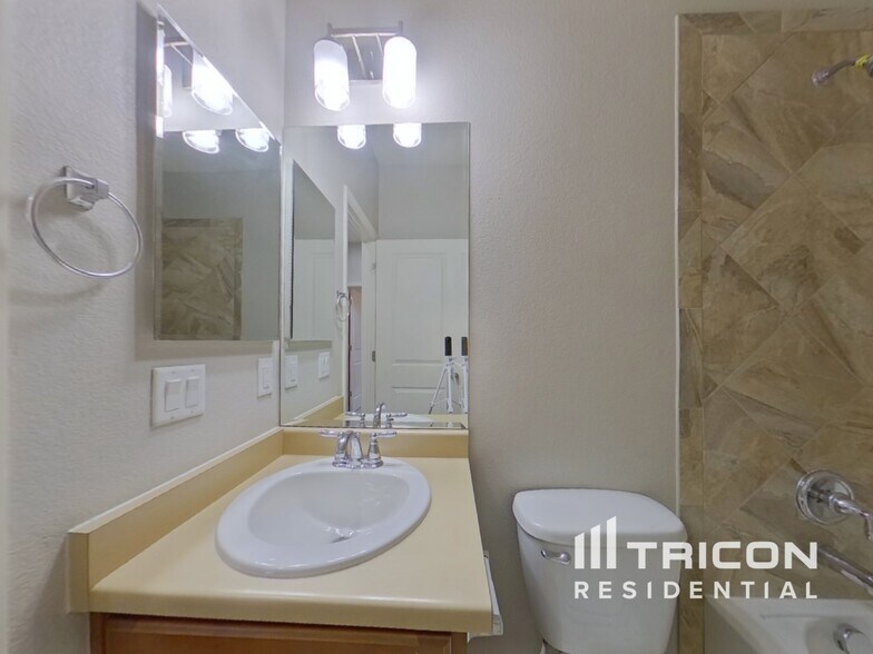 Building Photo - 6354 N Genoa Way