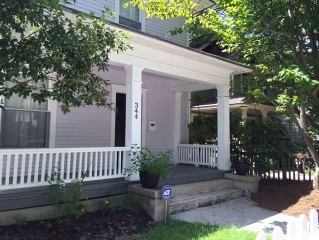 Building Photo - Renovated Single Family Home Available soon for Move-In !