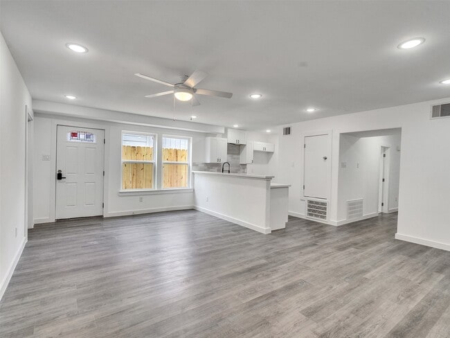 Building Photo - 6742 Madrid St