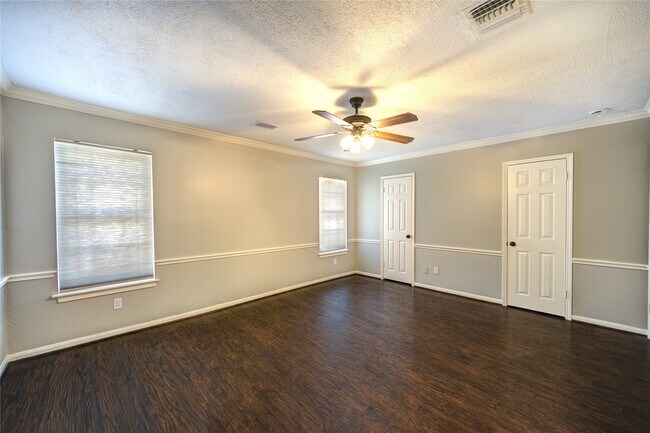 Building Photo - 940 Wycliffe Dr