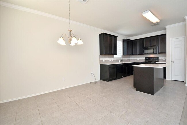 Building Photo - 113 Thrasher Cv