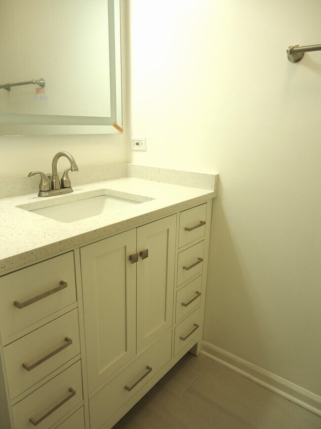 Building Photo - 2818 Dundee Rd