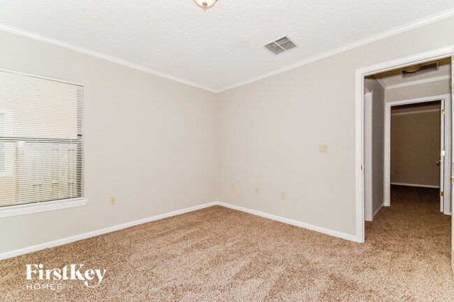 Building Photo - 3333 Horseshoe Trail Dr