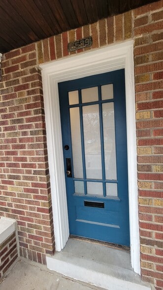 Building Photo - 5539 Holly Hills Ave