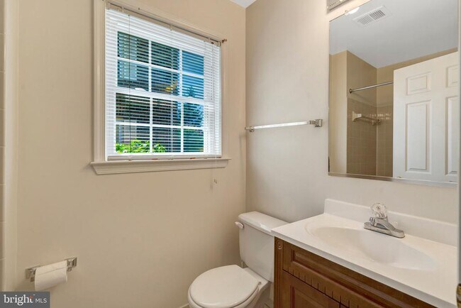 Building Photo - 5964 Norham Dr