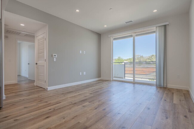 Building Photo - 10247 Variel