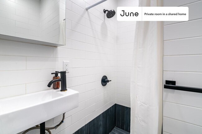 Building Photo - Room in Shared 6 bed/6.5 bath home